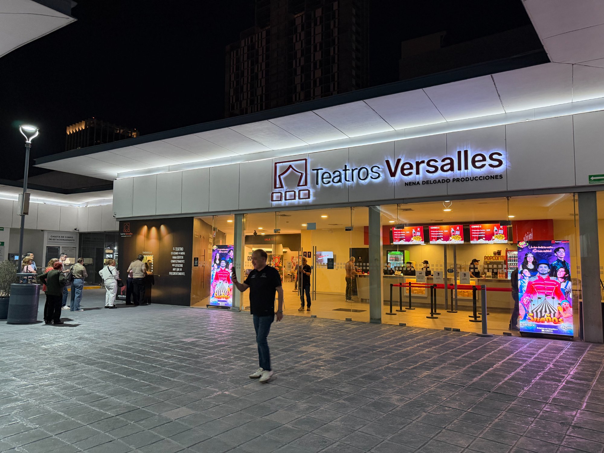 Fachada Teatros Versalles