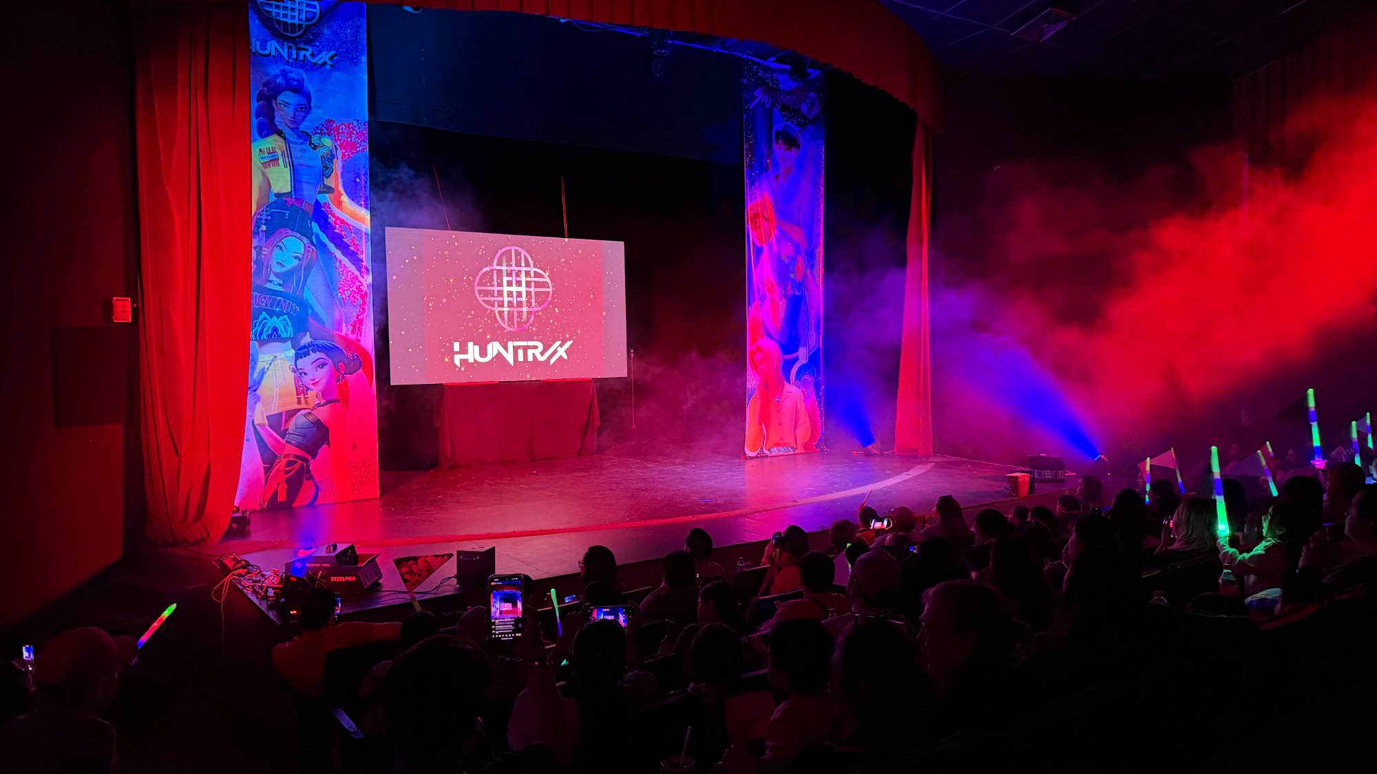 Huntrx — Evento especial en Teatros Versalles